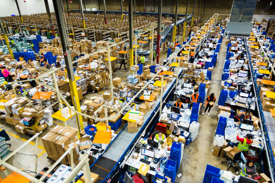 코리아센터가 블랙프라이데이·광군절 호조에 힘입어 11월까지 사상 최대 실적을 기록했다. 사진은 코리아센터 미국 뉴저지 물류센터 전경. <코리아센터 제공>